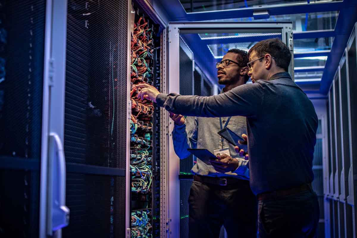 Manos Remotas en Sistemas: Servicio de Mantenimiento y Soporte Técnico